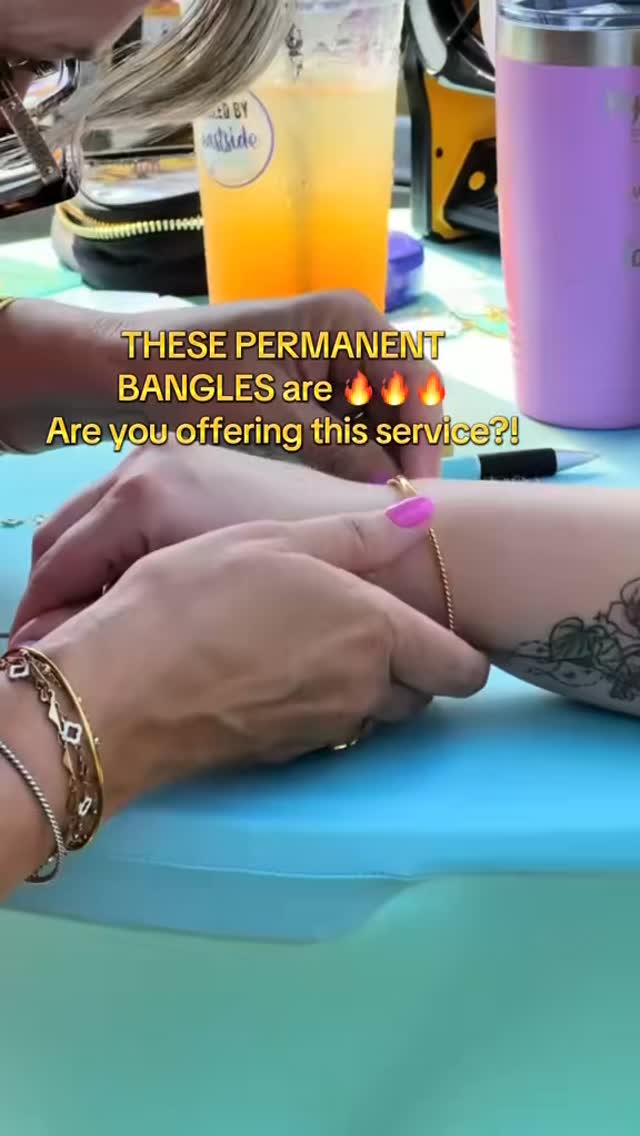 No welds here! This luxe permanent bangle secures & locks with a micro screw-sleek, chic, and so easy to wear daily.
Want one? I’ve got you - comment below -OR-  grab your own starter
kit for $175 and begin offering this beauty / service to your clients & besties, too!!
#StyleWithChalisa #jbloom
#permalinxbyjbloom 
#styledlifewithchalisa #styleinspo #bangle #bangles #permanentbangle #bracelets #permanentbracelet #permanentjewelrybusiness #permanentjewelryexperience #permanentjewelry