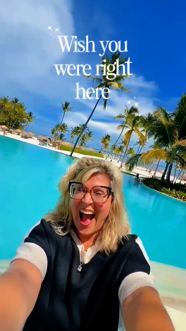 It’s giving full-on relaxation vibes ☀️🌊 

Punta Cana with 29 other top leaders, our amazing owners, founders & biz coaches - @jbloomdesigns & @permalinxbyjbloom know how to spoil their leaders in style. ☀️ 🌴 🌊 

A box of happy gifts + now hello, Secrets Cap Cana… you sure are beautiful 💕 

Cue the sunshine + catamaran cruises! ☀️ 

#jbloom #permalinxbyjbloom #stylewithchalisa #worldtraveler
