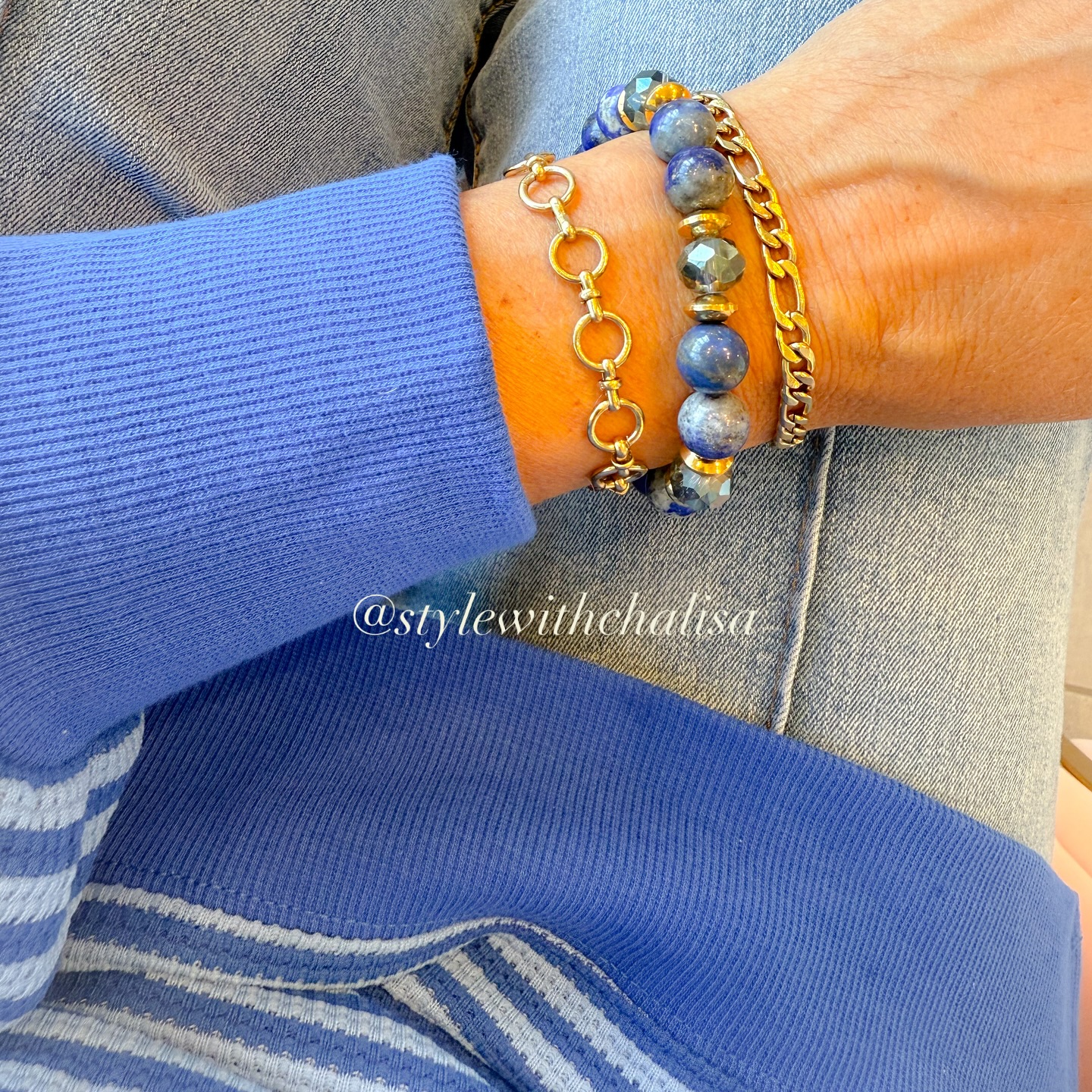💙 No blue days here — just golden links and cobalt stacks ✨
Effortless layers + trending textures = instant style upgrade.
#StyleWithChalisa #BloomCrew #jBloom #permalinxbyjbloom #fallstyle #permanentjewelry #stackedbracelets #trendingaccessories #styleinspo