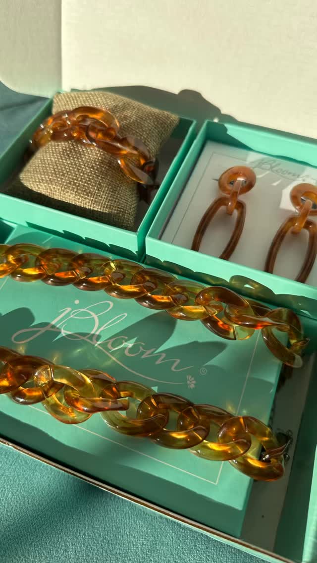 🍂 Fall in love with October’s BloomBox! 🍂

This month’s box is a total autumn dream — featuring a 3-piece set that includes a necklace, bracelet, and matching earrings. The perfect combo for all your cozy-chic fall looks! ✨

💛 Just $39/month
🎁 3 stylish surprises
💎 Curated to mix, match, and make you sparkle

Whether you’re headed to brunch, game day, or a pumpkin patch date — this set will have you looking effortlessly put together all season long.

Ready to join the BloomBox club? Subscribe today and treat yourself every month!

#StyleWithChalisa #BloomBox #OctoberStyle #FallJewelry #JBloomJewelry #AccessoryAddict #JewelrySubscription #AutumnLooks #CozyChic