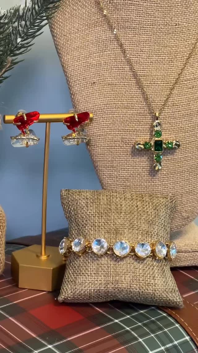 🎄✨ The new jBloom catalog is here and it’s filled with so many fabulous finds! From dainty everyday jewelry to statement pieces you’ll love gifting (or keeping for yourself), there’s something for everyone.
And yes… our fully customizable Christmas ornaments are BACK and better than ever! These are always a holiday favorite and they go fast, so don’t wait.
💎 Shop the link in my bio or message me to place your order today — let’s make your wish list sparkle this season!
#StyleWithChalisa #jBloomDesigns #HolidayStyle #GiftIdeas #ChristmasOrnaments #ShopSmall #JewelryLover #PermaLinx #HolidaySparkle